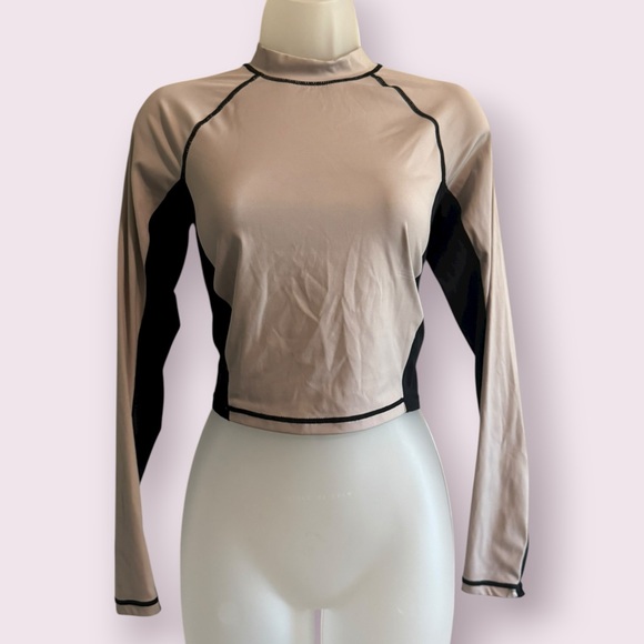 Fabletics Beige Black Long Sleeve Athletic Crop Top - Size M - Picture 6 of 6